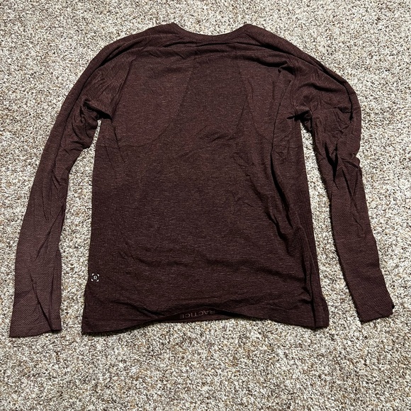 Men’s LuluLemon Large long sleeve shirt - Picture 2 of 3